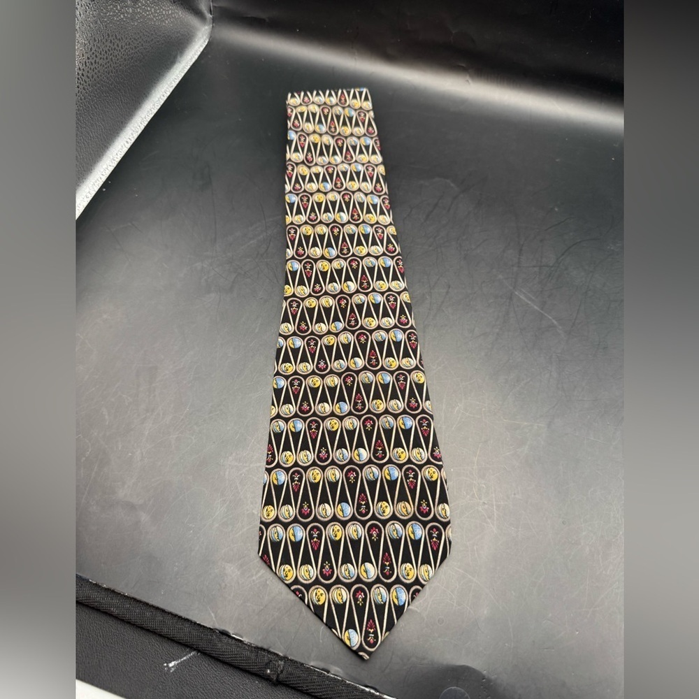 Metropolitan Museum of Art Deco Nouveau 100% Imported Silk Tie Necktie 4”W